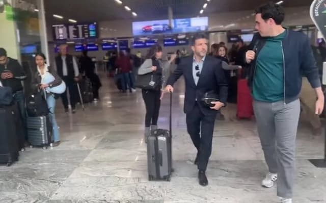 Lorenzo Román, Agente de 'Chicharito', Llega a Guadalajara para Tratar su Incorporación a Chivas
